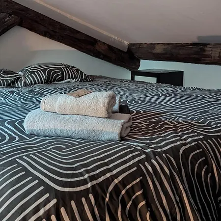 Charming For Two In The 10th Apartment *